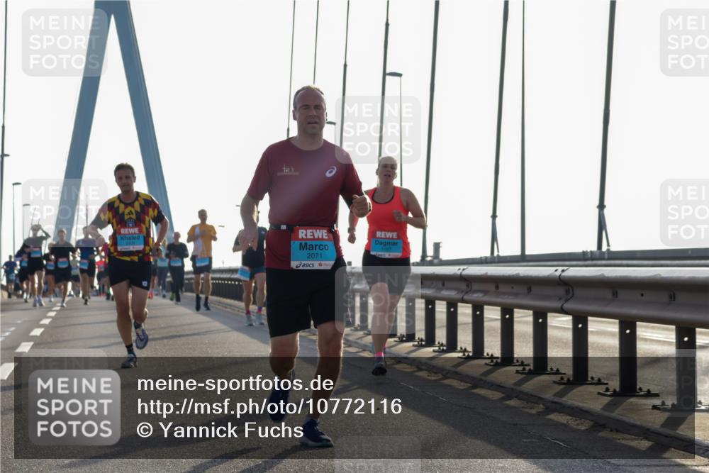 03.10.2026 - Köhlbrandbrückenlauf Yannick Fuchs http://msf.ph/oto/10772116 03.10.2026 09:27:20 Position 1 2071, 3157 meine-sportfotos.de