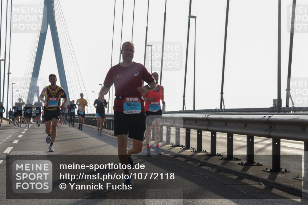 03.10.2026 - Köhlbrandbrückenlauf Yannick Fuchs http://msf.ph/oto/10772118 03.10.2026 09:27:20 Position 1 3157, 2071 meine-sportfotos.de