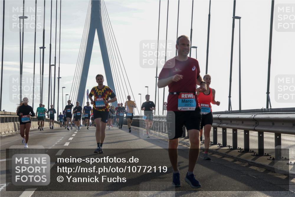 03.10.2026 - Köhlbrandbrückenlauf Yannick Fuchs http://msf.ph/oto/10772119 03.10.2026 09:27:20 Position 1 2071, 3157 meine-sportfotos.de