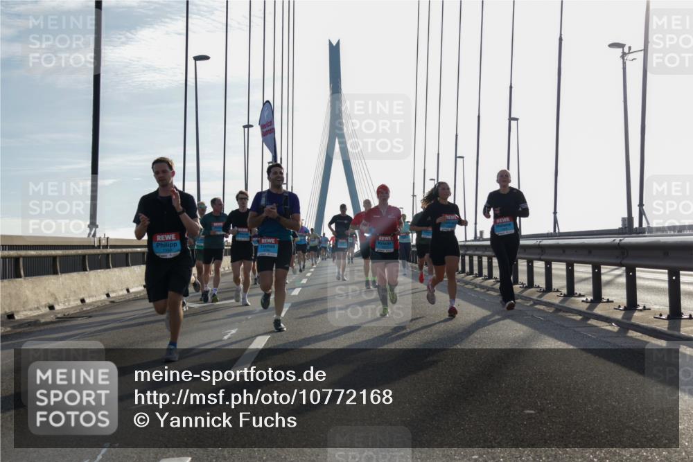 03.10.2026 - Köhlbrandbrückenlauf Yannick Fuchs http://msf.ph/oto/10772168 03.10.2026 09:27:32 Position 1  meine-sportfotos.de