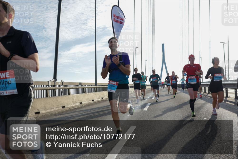 03.10.2026 - Köhlbrandbrückenlauf Yannick Fuchs http://msf.ph/oto/10772177 03.10.2026 09:27:34 Position 1 1339, 3700, 1237 meine-sportfotos.de