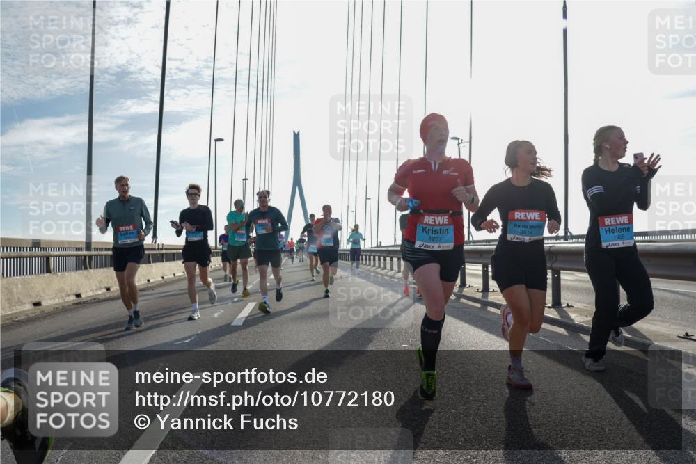 03.10.2026 - Köhlbrandbrückenlauf Yannick Fuchs http://msf.ph/oto/10772180 03.10.2026 09:27:34 Position 1 1237, 3814, 1928 meine-sportfotos.de