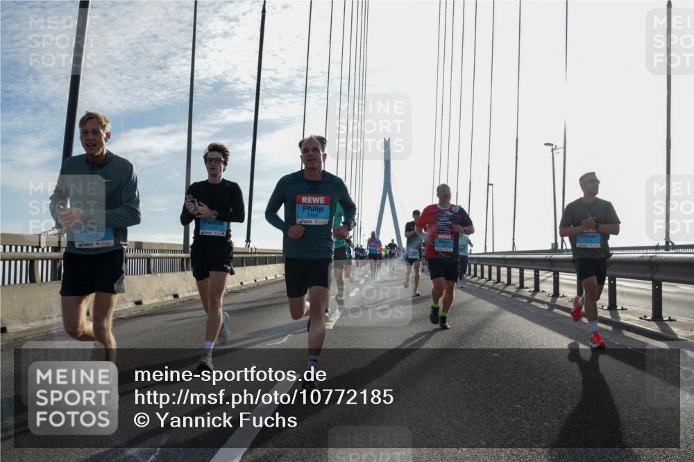 03.10.2026 - Köhlbrandbrückenlauf Yannick Fuchs http://msf.ph/oto/10772185 03.10.2026 09:27:36 Position 1 2406, 1127, 2495 meine-sportfotos.de