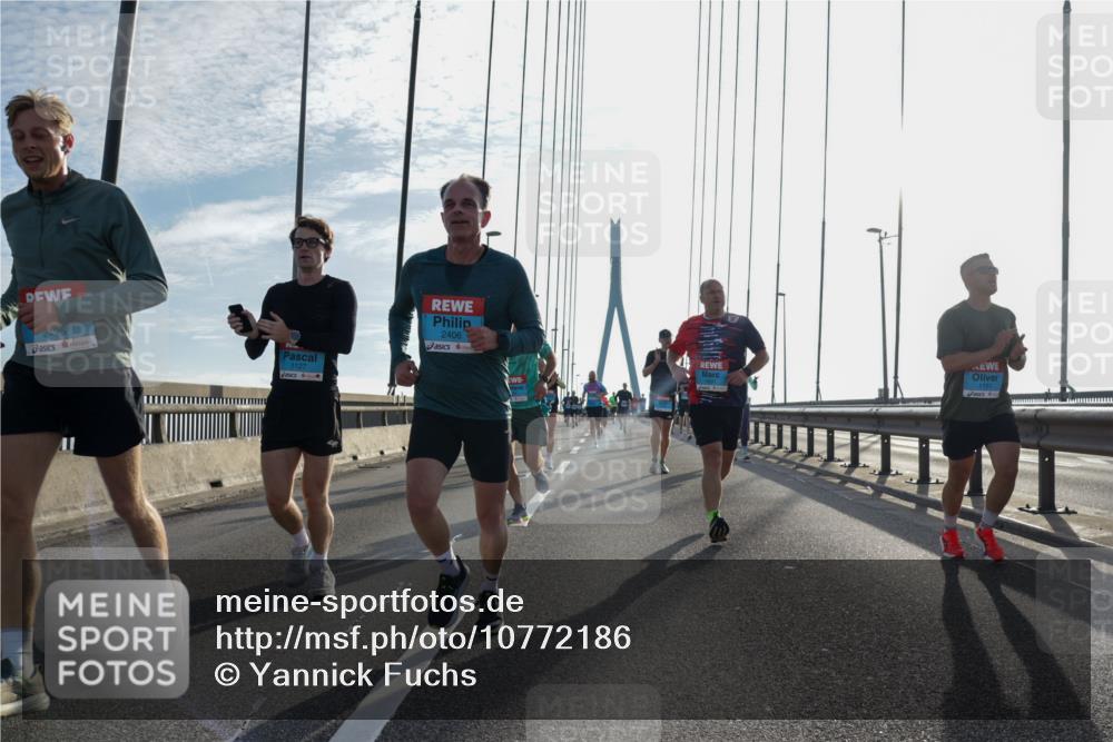 03.10.2026 - Köhlbrandbrückenlauf Yannick Fuchs http://msf.ph/oto/10772186 03.10.2026 09:27:36 Position 1 2495, 2406, 1127, 1151 meine-sportfotos.de