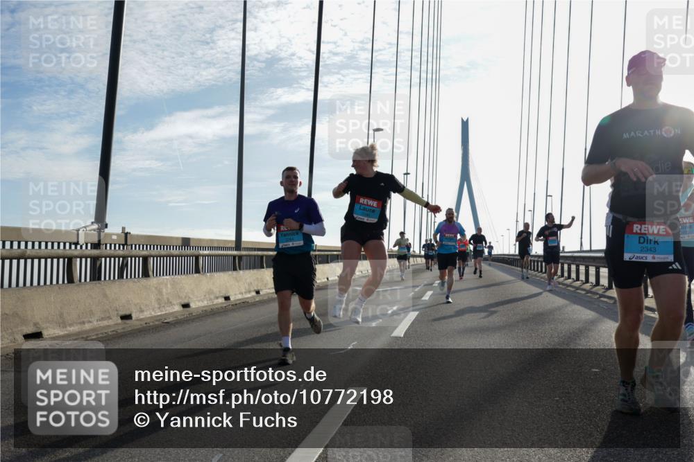 03.10.2026 - Köhlbrandbrückenlauf Yannick Fuchs http://msf.ph/oto/10772198 03.10.2026 09:27:38 Position 1 2343 meine-sportfotos.de