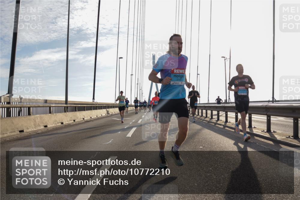 03.10.2026 - Köhlbrandbrückenlauf Yannick Fuchs http://msf.ph/oto/10772210 03.10.2026 09:27:41 Position 1 2561 meine-sportfotos.de