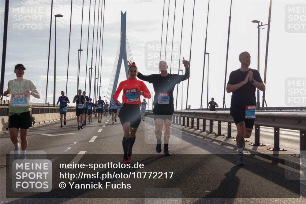 03.10.2026 - Köhlbrandbrückenlauf Yannick Fuchs http://msf.ph/oto/10772217 03.10.2026 09:27:42 Position 1 2011, 2602, 2452, 1982 meine-sportfotos.de