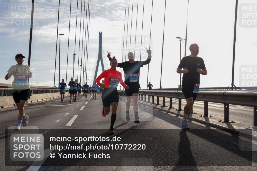 03.10.2026 - Köhlbrandbrückenlauf Yannick Fuchs http://msf.ph/oto/10772220 03.10.2026 09:27:43 Position 1 2011 meine-sportfotos.de