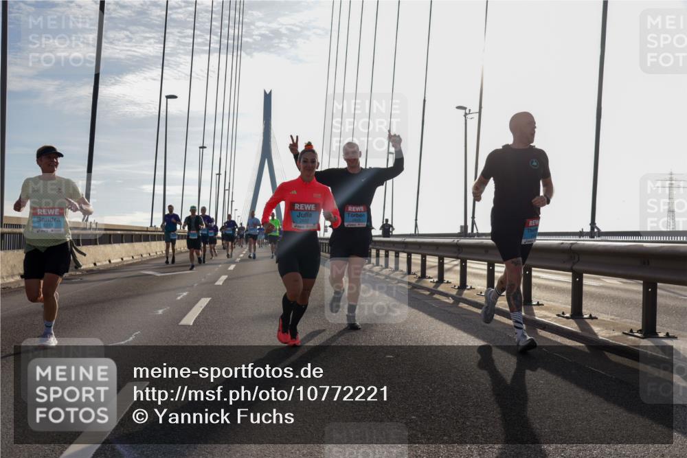 03.10.2026 - Köhlbrandbrückenlauf Yannick Fuchs http://msf.ph/oto/10772221 03.10.2026 09:27:43 Position 1 2011, 2601 meine-sportfotos.de