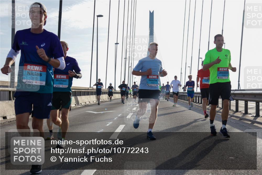 03.10.2026 - Köhlbrandbrückenlauf Yannick Fuchs http://msf.ph/oto/10772243 03.10.2026 09:27:49 Position 1 2515, 2962, 2027, 1039 meine-sportfotos.de