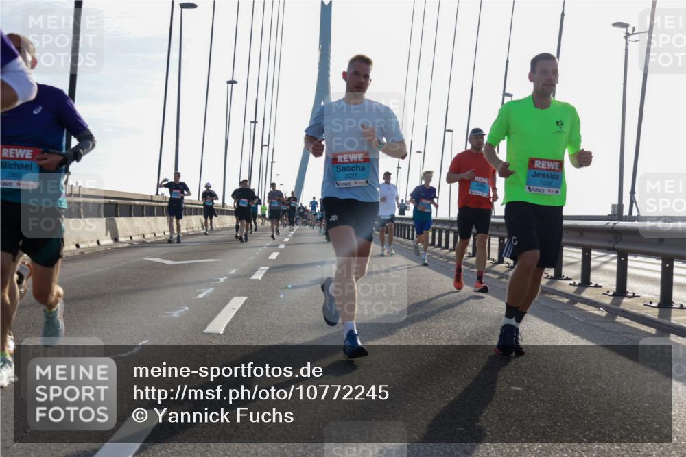 03.10.2026 - Köhlbrandbrückenlauf Yannick Fuchs http://msf.ph/oto/10772245 03.10.2026 09:27:49 Position 1 2962, 2027, 1039 meine-sportfotos.de