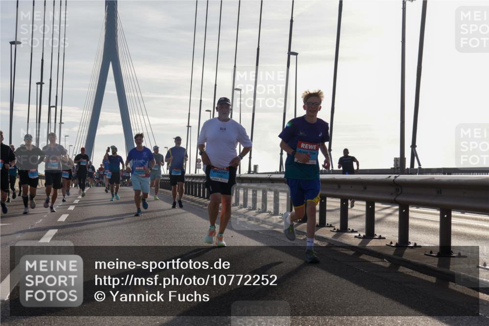03.10.2026 - Köhlbrandbrückenlauf Yannick Fuchs http://msf.ph/oto/10772252 03.10.2026 09:27:52 Position 1 1034 meine-sportfotos.de