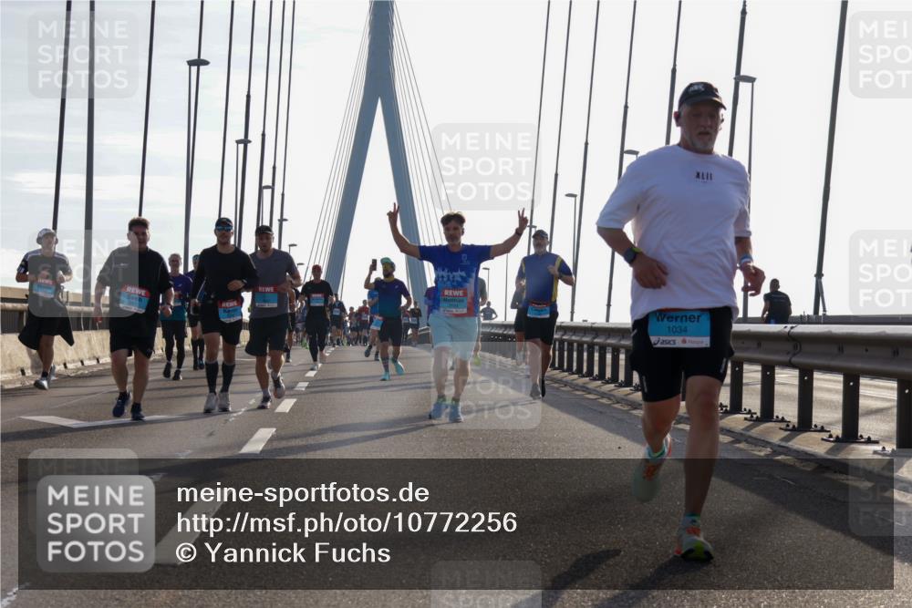 03.10.2026 - Köhlbrandbrückenlauf Yannick Fuchs http://msf.ph/oto/10772256 03.10.2026 09:27:53 Position 1 1034 meine-sportfotos.de