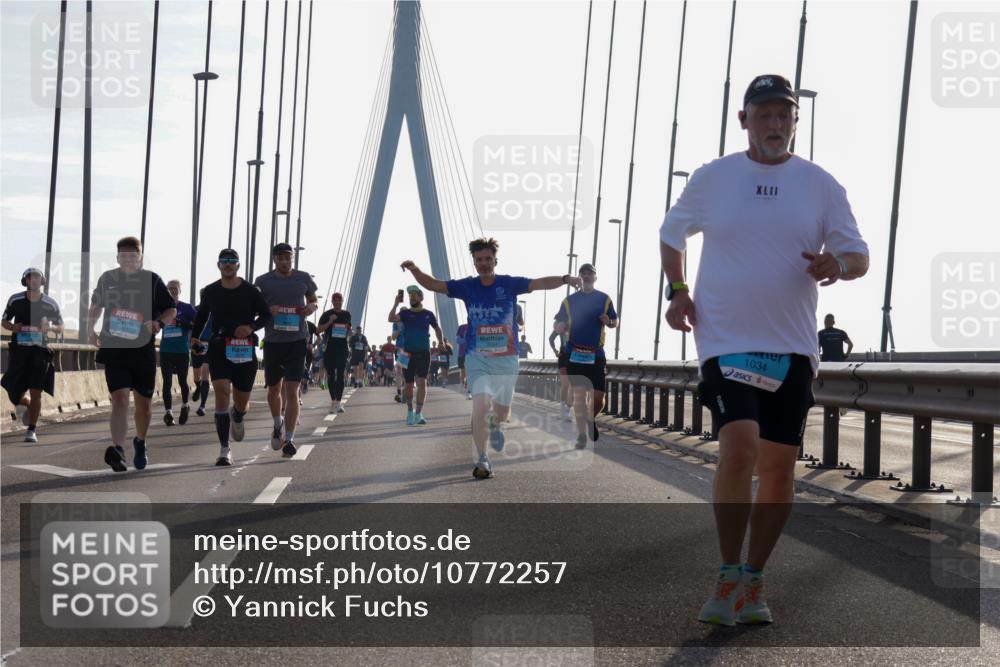 03.10.2026 - Köhlbrandbrückenlauf Yannick Fuchs http://msf.ph/oto/10772257 03.10.2026 09:27:53 Position 1 1034 meine-sportfotos.de