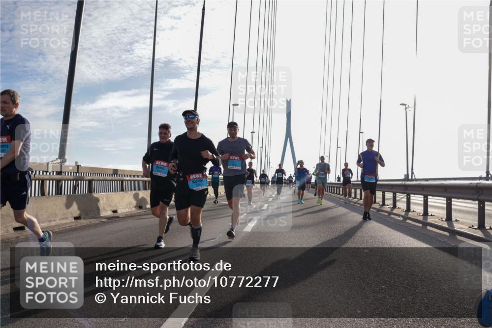 03.10.2026 - Köhlbrandbrückenlauf Yannick Fuchs http://msf.ph/oto/10772277 03.10.2026 09:27:57 Position 1 2401, 2248 meine-sportfotos.de