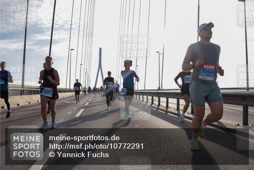 03.10.2026 - Köhlbrandbrückenlauf Yannick Fuchs http://msf.ph/oto/10772291 03.10.2026 09:28:01 Position 1 2307, 2357 meine-sportfotos.de