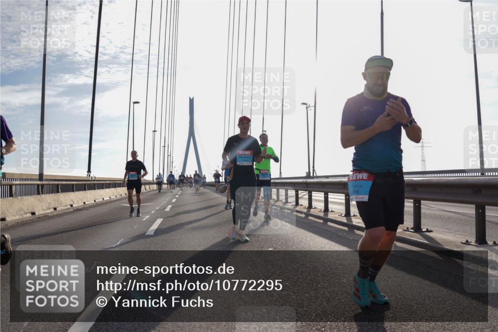 03.10.2026 - Köhlbrandbrückenlauf Yannick Fuchs http://msf.ph/oto/10772295 03.10.2026 09:28:02 Position 1 3866 meine-sportfotos.de