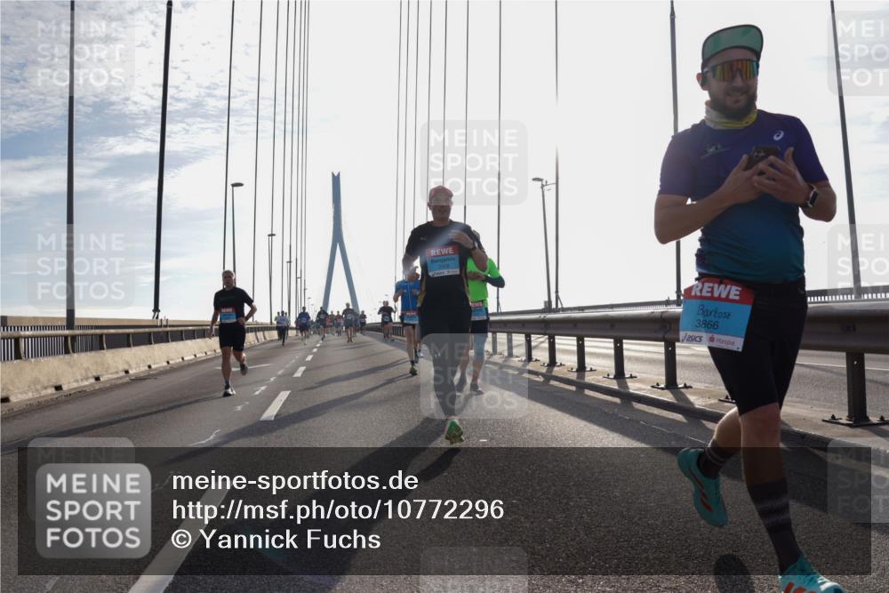 03.10.2026 - Köhlbrandbrückenlauf Yannick Fuchs http://msf.ph/oto/10772296 03.10.2026 09:28:02 Position 1 3866 meine-sportfotos.de