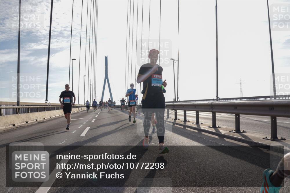 03.10.2026 - Köhlbrandbrückenlauf Yannick Fuchs http://msf.ph/oto/10772298 03.10.2026 09:28:02 Position 1 2409 meine-sportfotos.de