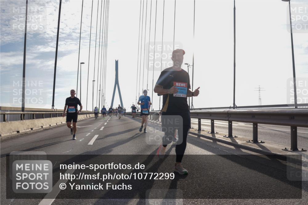 03.10.2026 - Köhlbrandbrückenlauf Yannick Fuchs http://msf.ph/oto/10772299 03.10.2026 09:28:03 Position 1 2409 meine-sportfotos.de