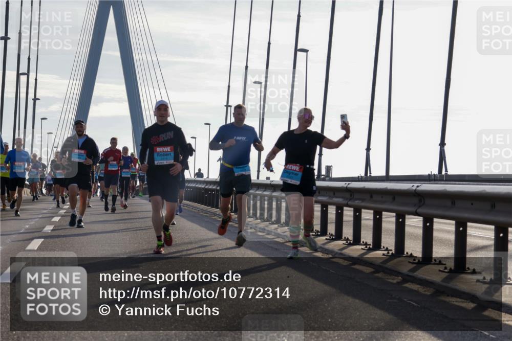 03.10.2026 - Köhlbrandbrückenlauf Yannick Fuchs http://msf.ph/oto/10772314 03.10.2026 09:28:07 Position 1 2419 meine-sportfotos.de