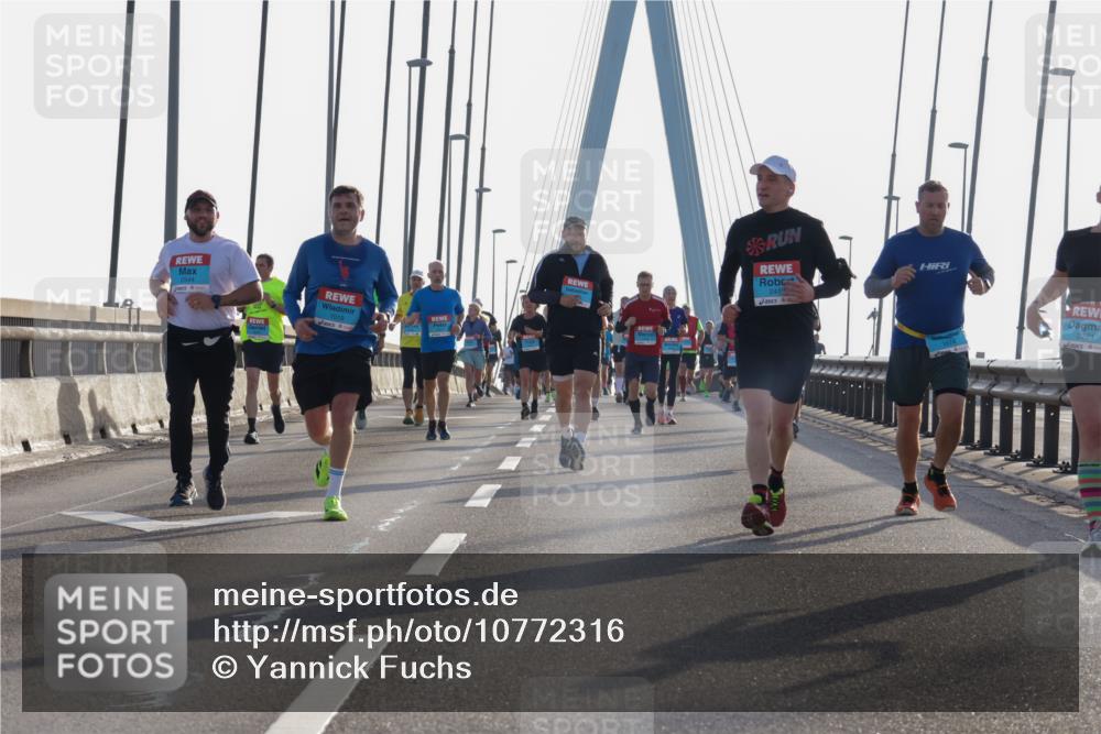 03.10.2026 - Köhlbrandbrückenlauf Yannick Fuchs http://msf.ph/oto/10772316 03.10.2026 09:28:07 Position 1 2544, 1019, 2221 meine-sportfotos.de