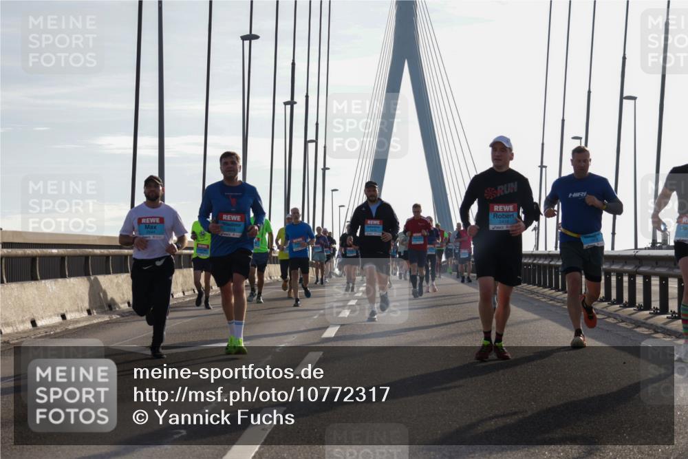 03.10.2026 - Köhlbrandbrückenlauf Yannick Fuchs http://msf.ph/oto/10772317 03.10.2026 09:28:08 Position 1 1019, 2419 meine-sportfotos.de