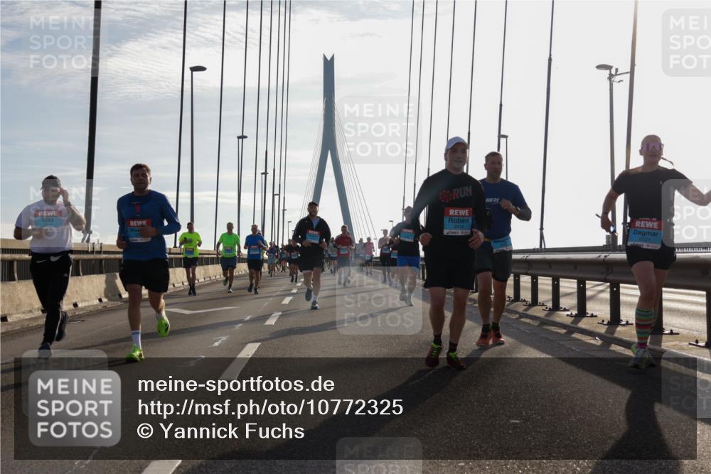 03.10.2026 - Köhlbrandbrückenlauf Yannick Fuchs http://msf.ph/oto/10772325 03.10.2026 09:28:10 Position 1 2419, 2221 meine-sportfotos.de