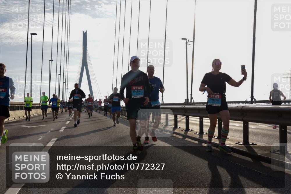 03.10.2026 - Köhlbrandbrückenlauf Yannick Fuchs http://msf.ph/oto/10772327 03.10.2026 09:28:10 Position 1 2419, 2221 meine-sportfotos.de