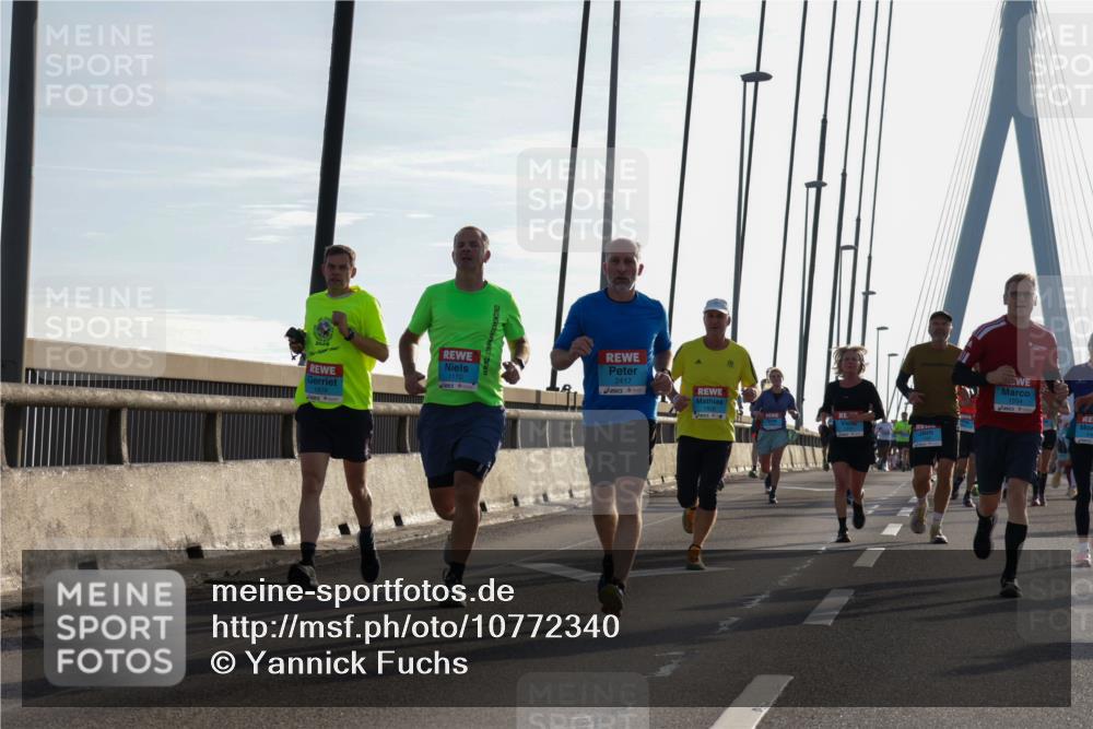03.10.2026 - Köhlbrandbrückenlauf Yannick Fuchs http://msf.ph/oto/10772340 03.10.2026 09:28:13 Position 1 2025, 1170, 2417, 1554 meine-sportfotos.de
