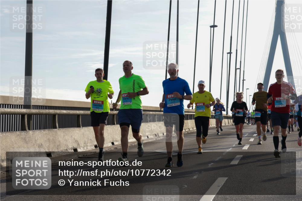 03.10.2026 - Köhlbrandbrückenlauf Yannick Fuchs http://msf.ph/oto/10772342 03.10.2026 09:28:14 Position 1 2025, 1170, 1874, 2417 meine-sportfotos.de