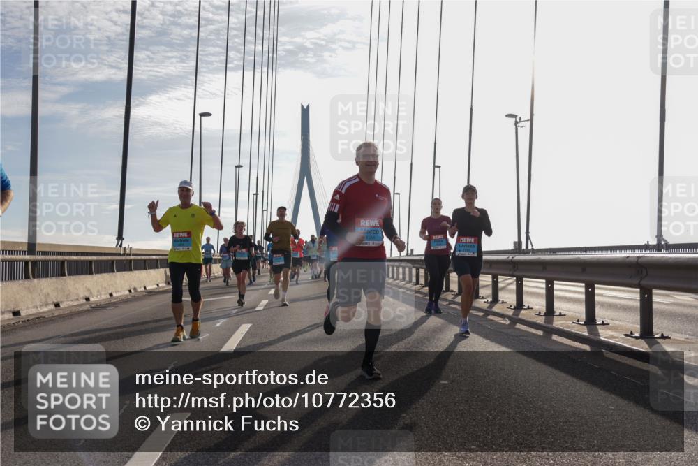 03.10.2026 - Köhlbrandbrückenlauf Yannick Fuchs http://msf.ph/oto/10772356 03.10.2026 09:28:16 Position 1 1808, 1554 meine-sportfotos.de