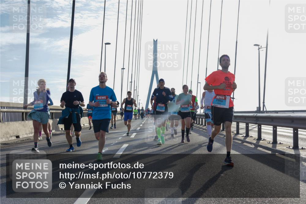 03.10.2026 - Köhlbrandbrückenlauf Yannick Fuchs http://msf.ph/oto/10772379 03.10.2026 09:28:22 Position 1 3745, 19, 1842 meine-sportfotos.de