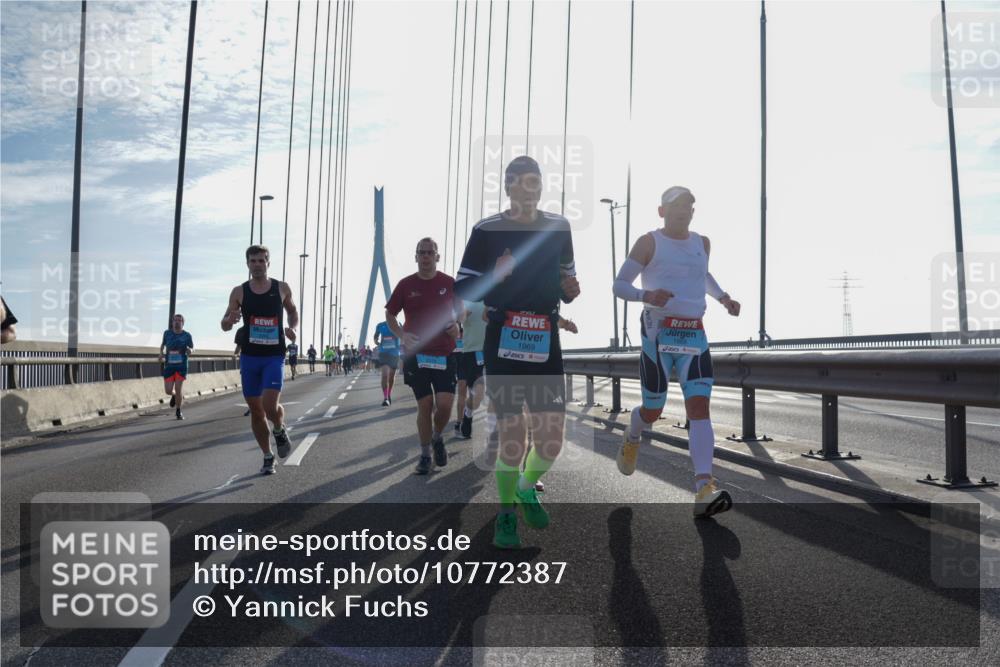 03.10.2026 - Köhlbrandbrückenlauf Yannick Fuchs http://msf.ph/oto/10772387 03.10.2026 09:28:24 Position 1 1969, 1968 meine-sportfotos.de