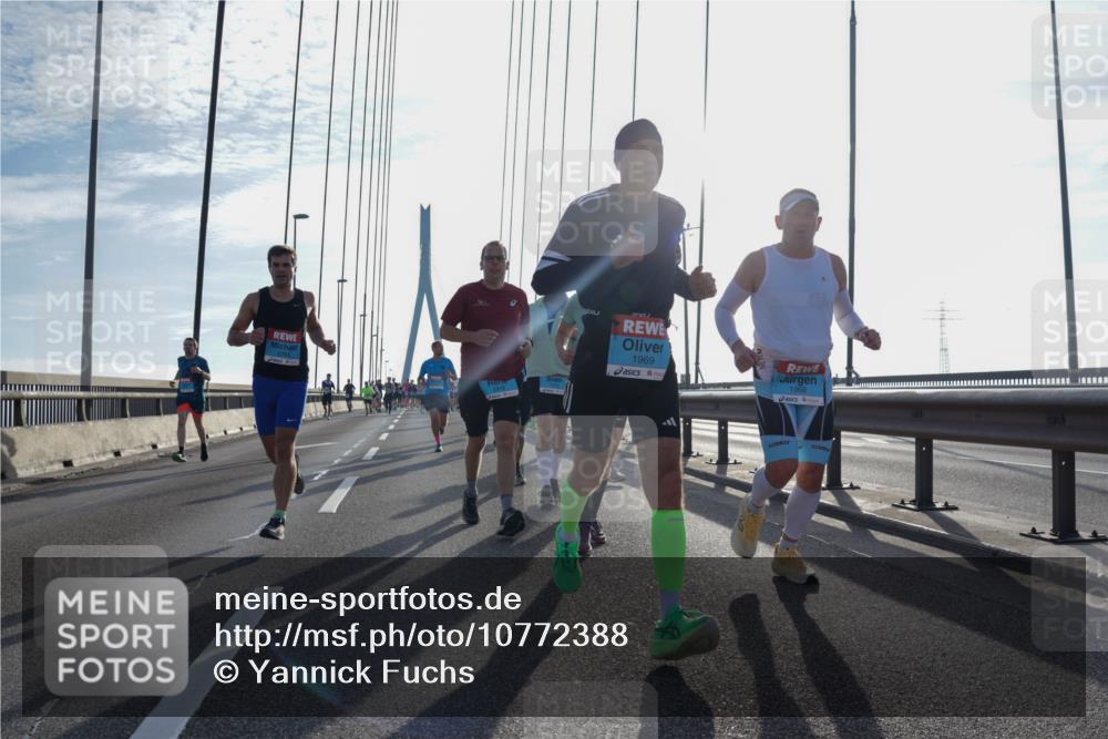 03.10.2026 - Köhlbrandbrückenlauf Yannick Fuchs http://msf.ph/oto/10772388 03.10.2026 09:28:24 Position 1 1969, 1968 meine-sportfotos.de