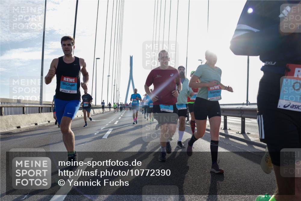03.10.2026 - Köhlbrandbrückenlauf Yannick Fuchs http://msf.ph/oto/10772390 03.10.2026 09:28:24 Position 1 2265, 2318, 1873, 2 meine-sportfotos.de