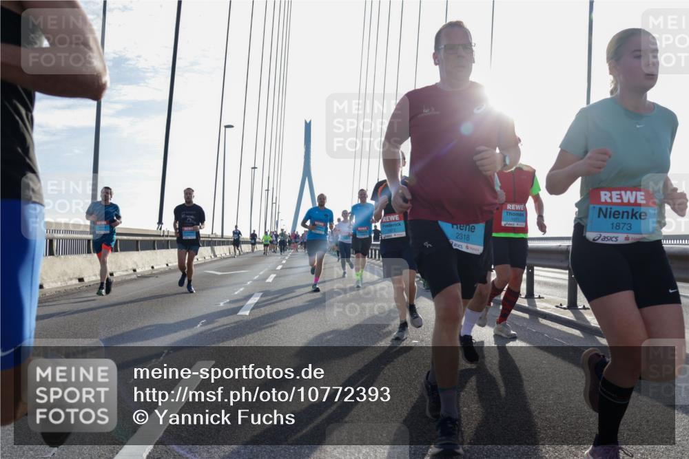 03.10.2026 - Köhlbrandbrückenlauf Yannick Fuchs http://msf.ph/oto/10772393 03.10.2026 09:28:25 Position 1 1072, 2318, 1873 meine-sportfotos.de