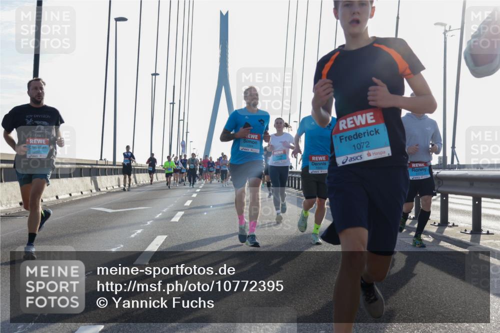 03.10.2026 - Köhlbrandbrückenlauf Yannick Fuchs http://msf.ph/oto/10772395 03.10.2026 09:28:25 Position 1 2521, 1594, 1593, 1072 meine-sportfotos.de