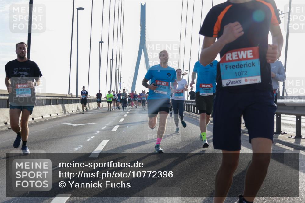 03.10.2026 - Köhlbrandbrückenlauf Yannick Fuchs http://msf.ph/oto/10772396 03.10.2026 09:28:26 Position 1 2521, 1594, 1593, 1072 meine-sportfotos.de