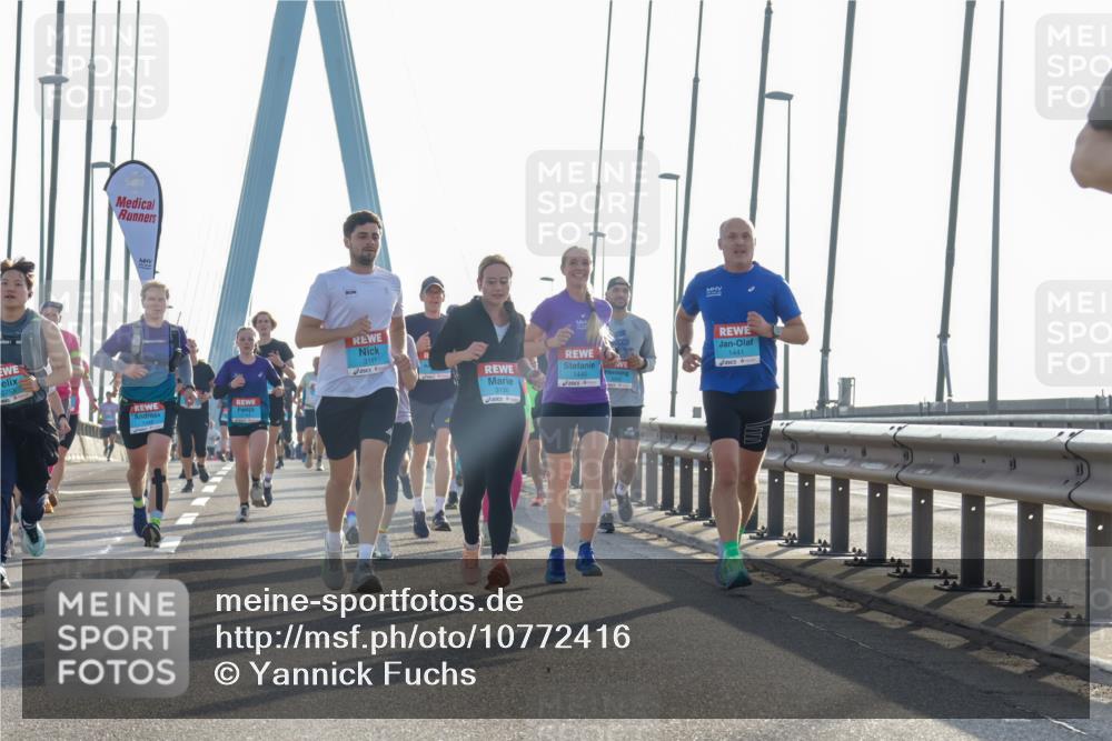03.10.2026 - Köhlbrandbrückenlauf Yannick Fuchs http://msf.ph/oto/10772416 03.10.2026 09:28:31 Position 1 1441, 1440, 3130 meine-sportfotos.de