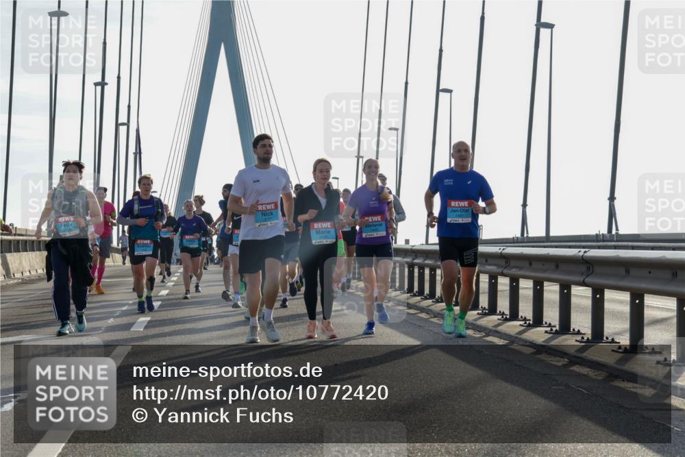 03.10.2026 - Köhlbrandbrückenlauf Yannick Fuchs http://msf.ph/oto/10772420 03.10.2026 09:28:31 Position 1 3141, 1441 meine-sportfotos.de