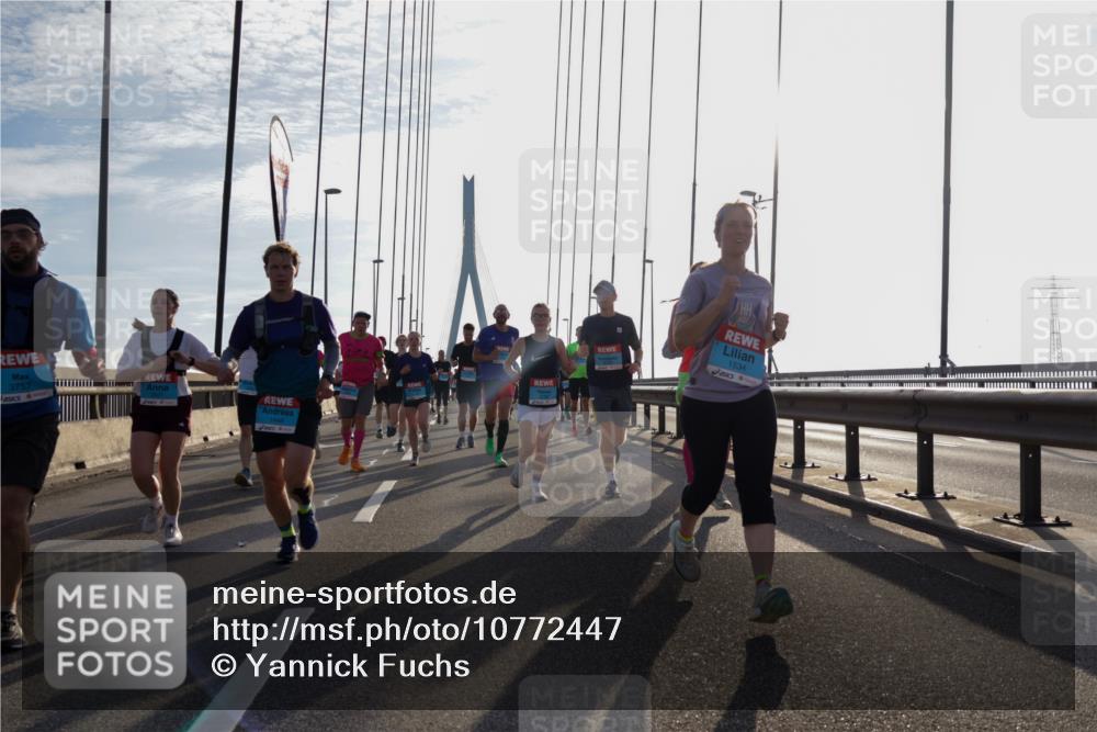 03.10.2026 - Köhlbrandbrückenlauf Yannick Fuchs http://msf.ph/oto/10772447 03.10.2026 09:28:37 Position 1 3757, 1448, 1534 meine-sportfotos.de