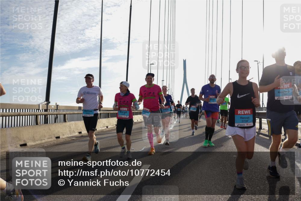 03.10.2026 - Köhlbrandbrückenlauf Yannick Fuchs http://msf.ph/oto/10772454 03.10.2026 09:28:38 Position 1 148, 3739, 3760 meine-sportfotos.de