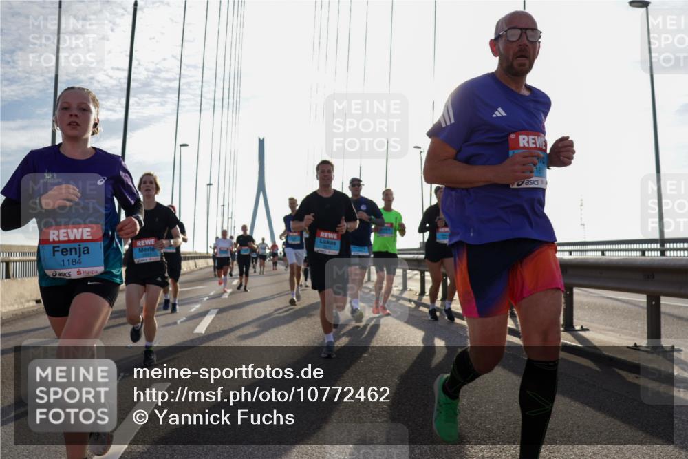 03.10.2026 - Köhlbrandbrückenlauf Yannick Fuchs http://msf.ph/oto/10772462 03.10.2026 09:28:40 Position 1 1184 meine-sportfotos.de
