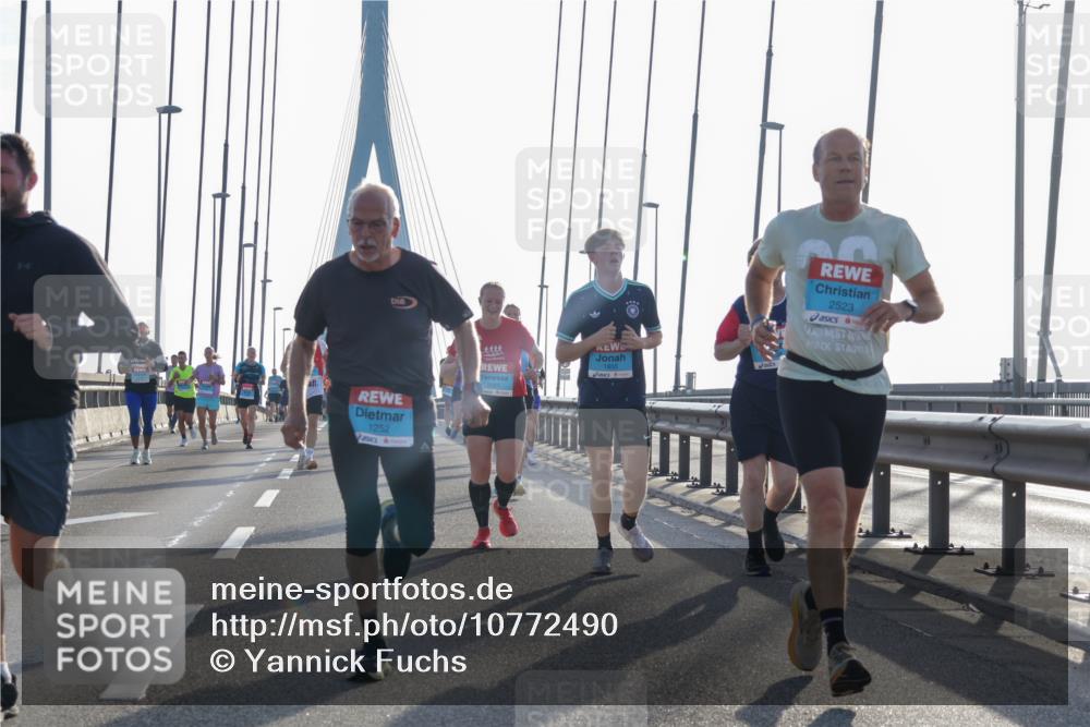 03.10.2026 - Köhlbrandbrückenlauf Yannick Fuchs http://msf.ph/oto/10772490 03.10.2026 09:28:46 Position 1 1252, 1855, 2523 meine-sportfotos.de