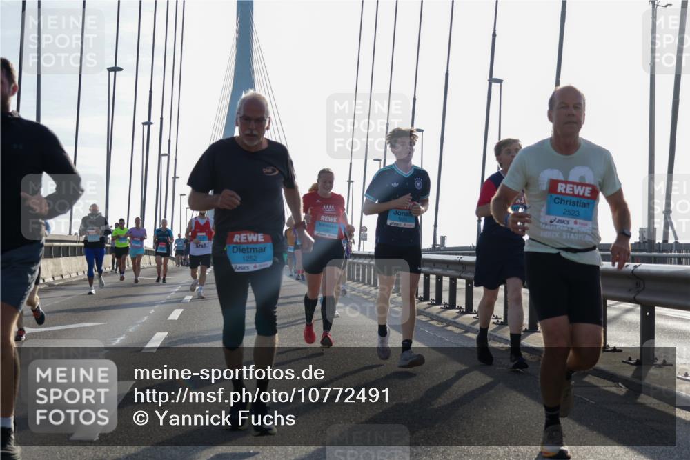 03.10.2026 - Köhlbrandbrückenlauf Yannick Fuchs http://msf.ph/oto/10772491 03.10.2026 09:28:46 Position 1 1252, 1855, 2523 meine-sportfotos.de