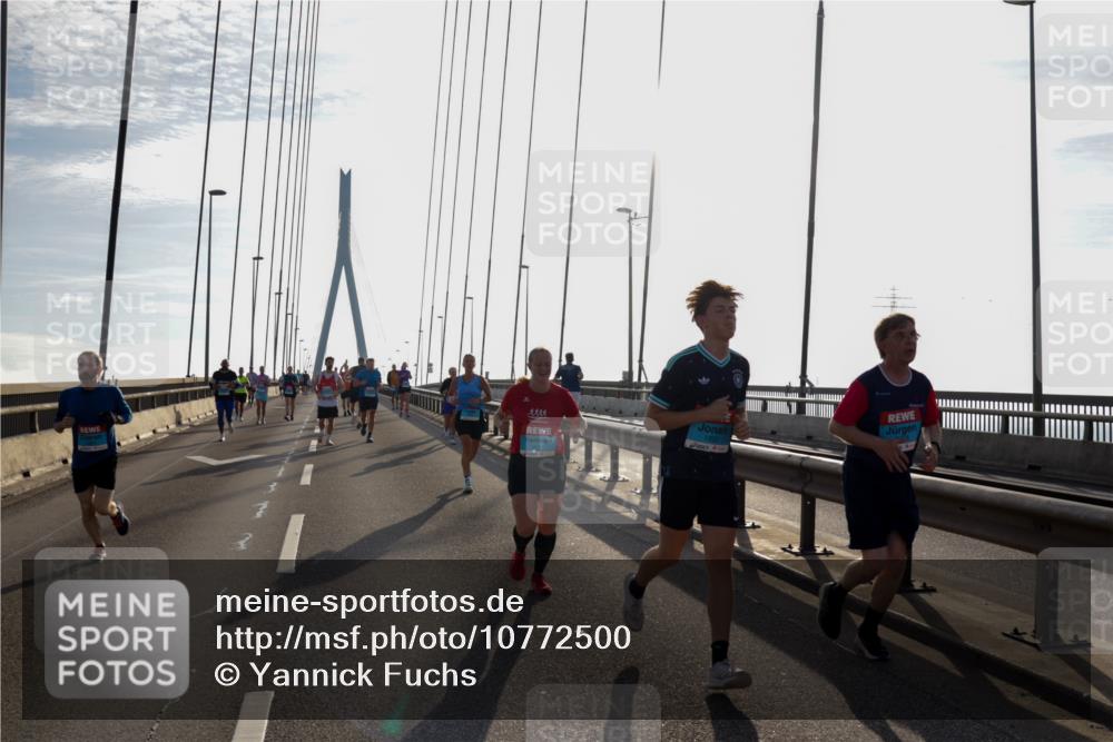 03.10.2026 - Köhlbrandbrückenlauf Yannick Fuchs http://msf.ph/oto/10772500 03.10.2026 09:28:49 Position 1  meine-sportfotos.de