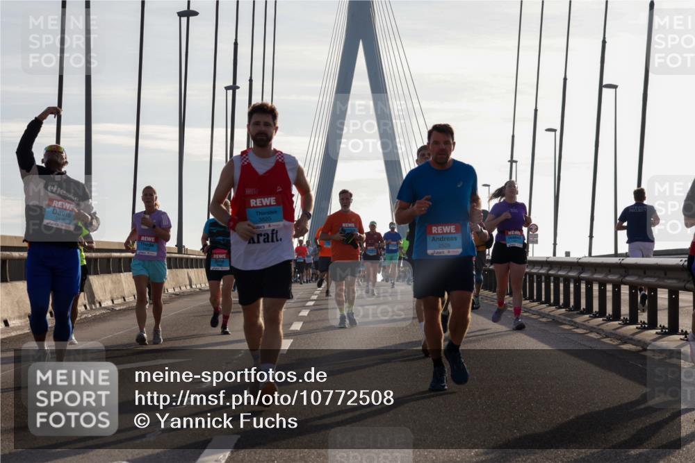 03.10.2026 - Köhlbrandbrückenlauf Yannick Fuchs http://msf.ph/oto/10772508 03.10.2026 09:28:51 Position 1 2416, 3820, 2528 meine-sportfotos.de