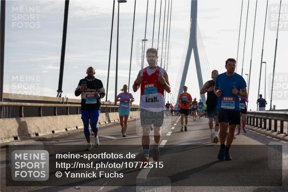 03.10.2026 - Köhlbrandbrückenlauf Yannick Fuchs http://msf.ph/oto/10772515 03.10.2026 09:28:52 Position 1 2416, 3820, 2528 meine-sportfotos.de