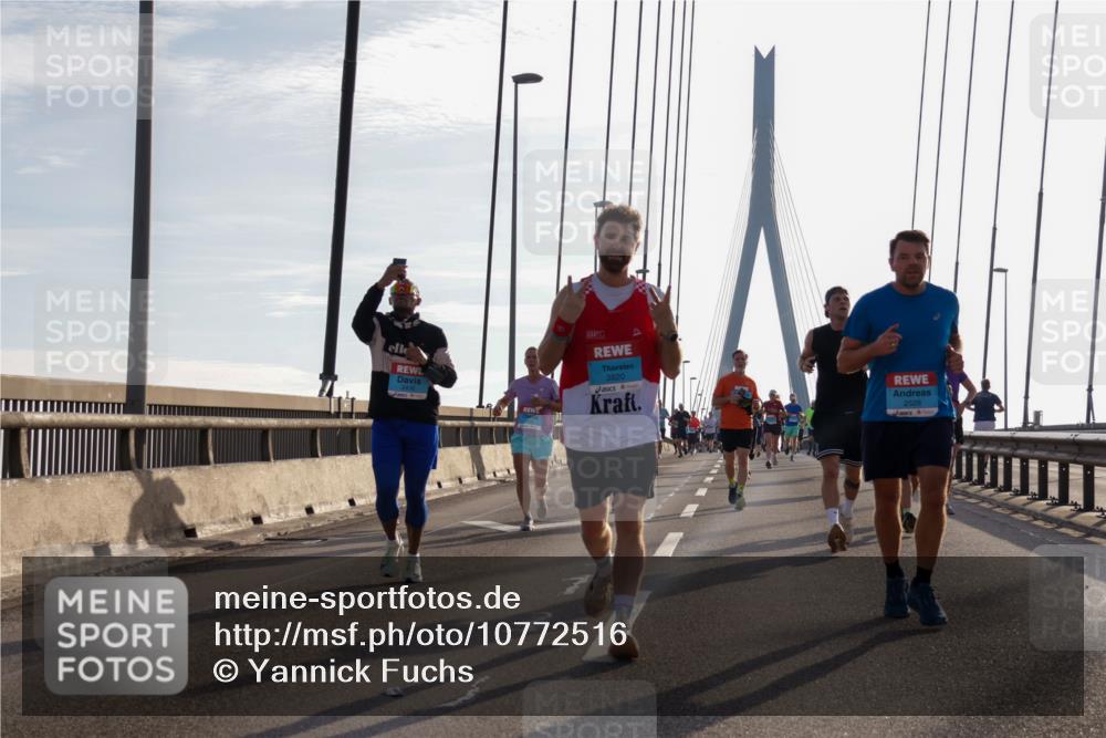 03.10.2026 - Köhlbrandbrückenlauf Yannick Fuchs http://msf.ph/oto/10772516 03.10.2026 09:28:53 Position 1 3820, 2528 meine-sportfotos.de